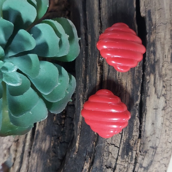 Jesi's Fashionz Jewelry - E766 Vintage Trend Red Textured Acrylic Stud Earrings